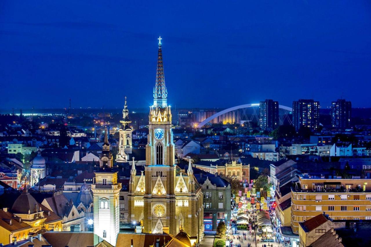 Apartamento Modern Naive Downtown With Free Private Garage-Fast Wi-Fi Novi Sad Exterior foto